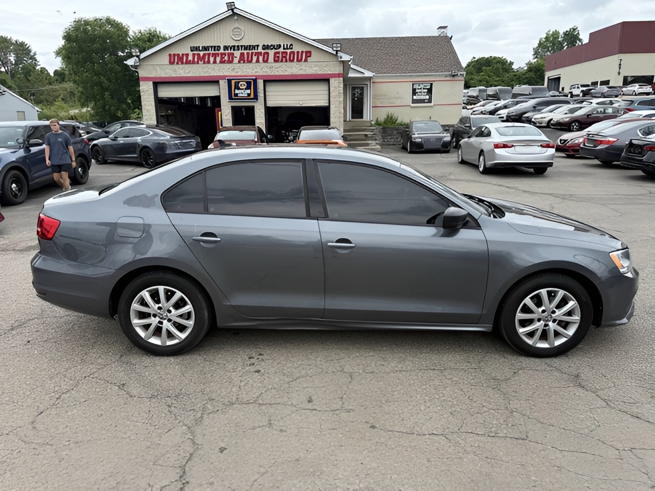 Vehicle image 25 of 30