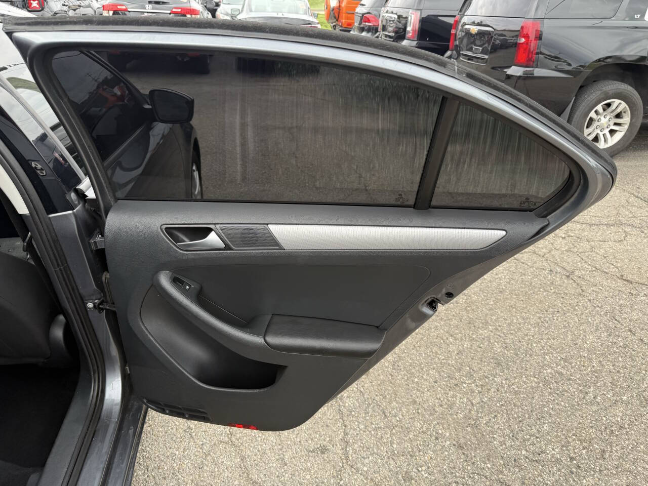 Vehicle image 21 of 30