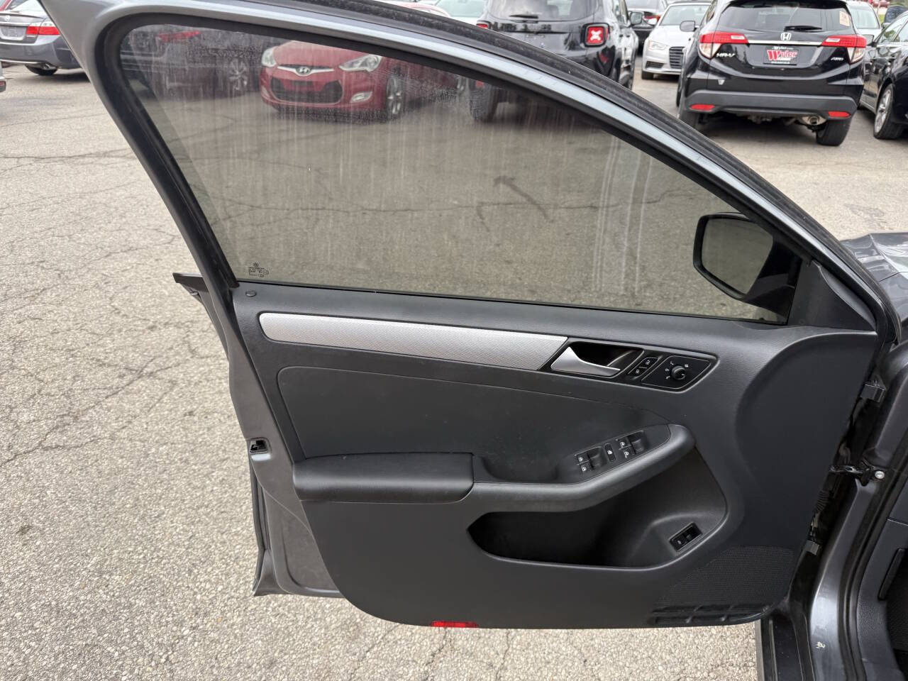 Vehicle image 17 of 30