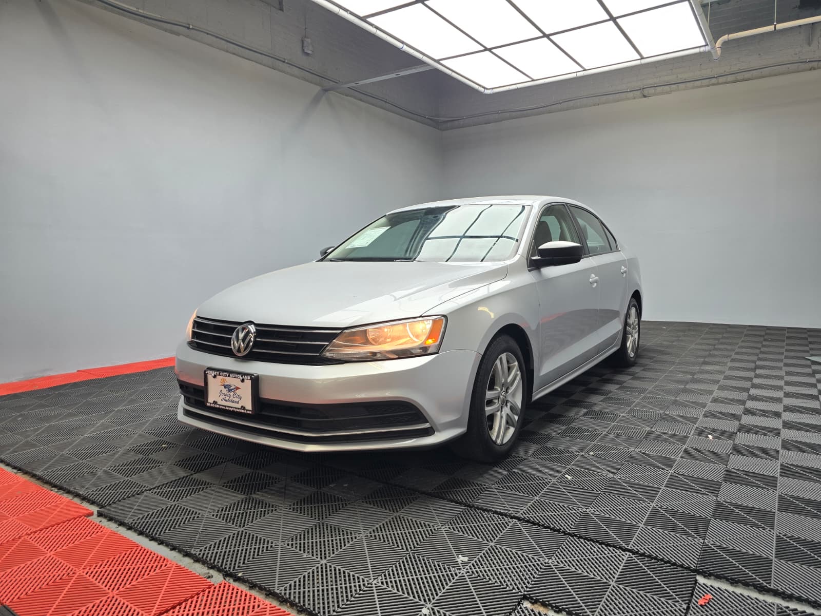 2015 Volkswagen Jetta 1.8T S Image 2 of 25