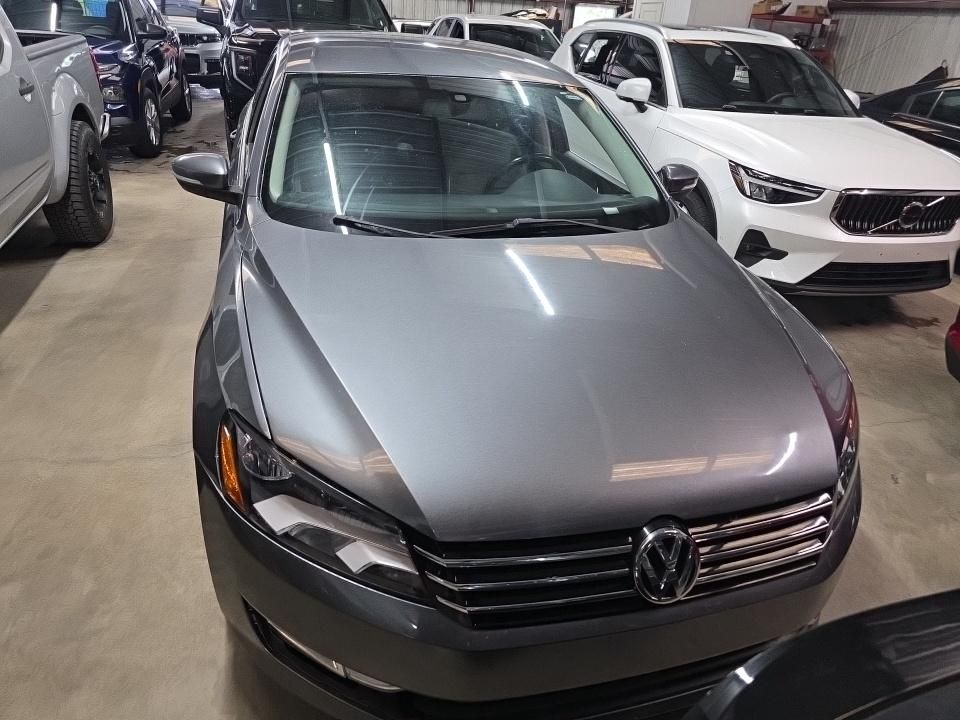 2015 Volkswagen Passat 1.8T Limited Image 3 of 5