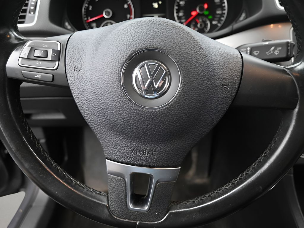 2015 Volkswagen Passat 1.8T Limited Image 20 of 28