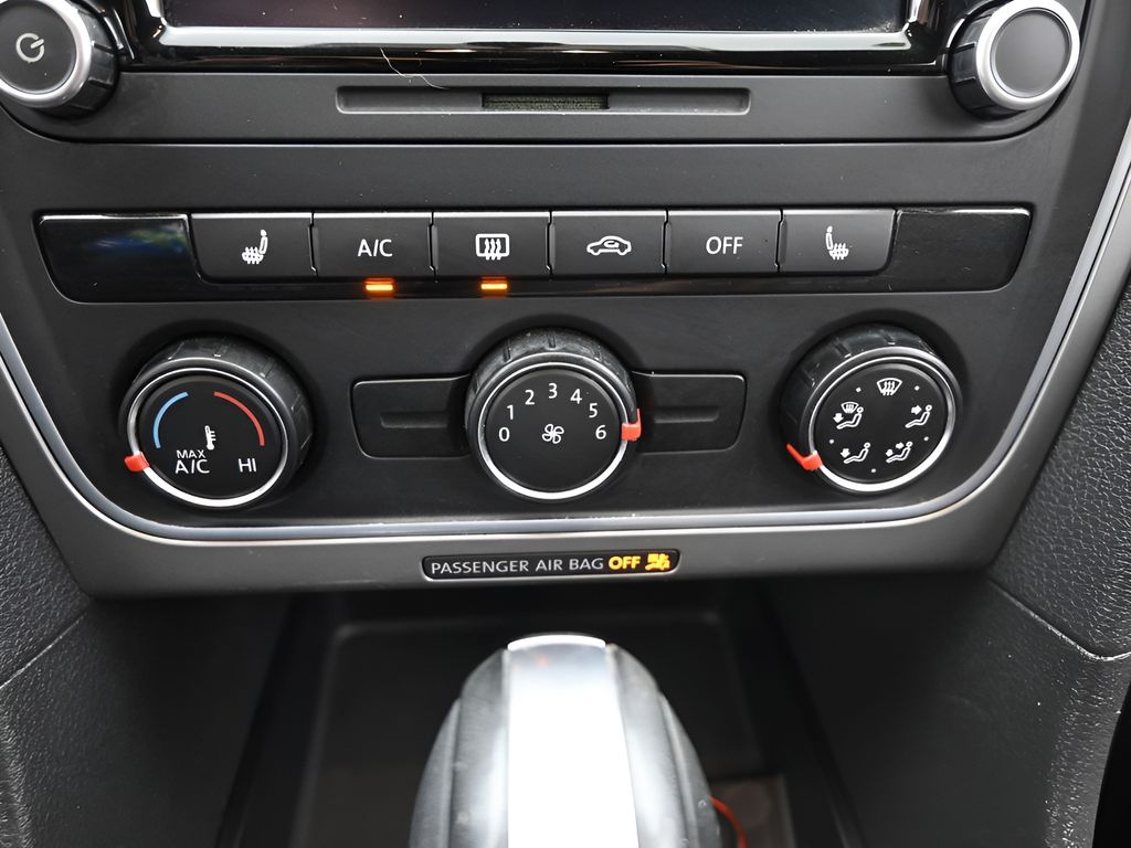 2015 Volkswagen Passat 1.8T Limited Image 22 of 28