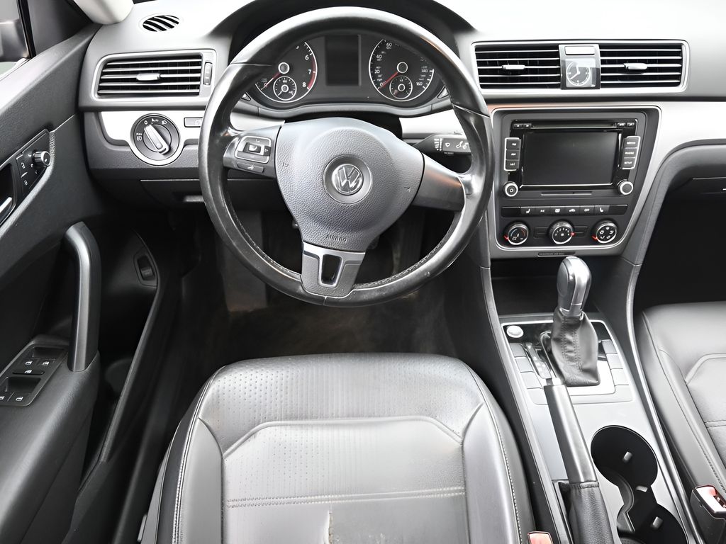 2015 Volkswagen Passat 1.8T Limited Image 18 of 28