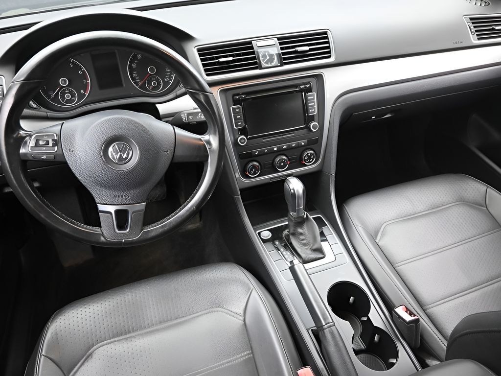 2015 Volkswagen Passat 1.8T Limited Image 19 of 28