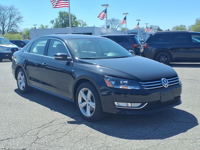 2015 Volkswagen Passat 1.8T Limited Image 3 of 22