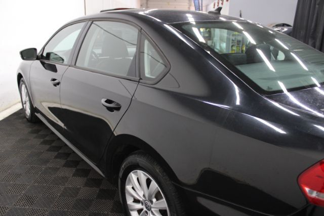 2015 Volkswagen Passat Image 1 of 23