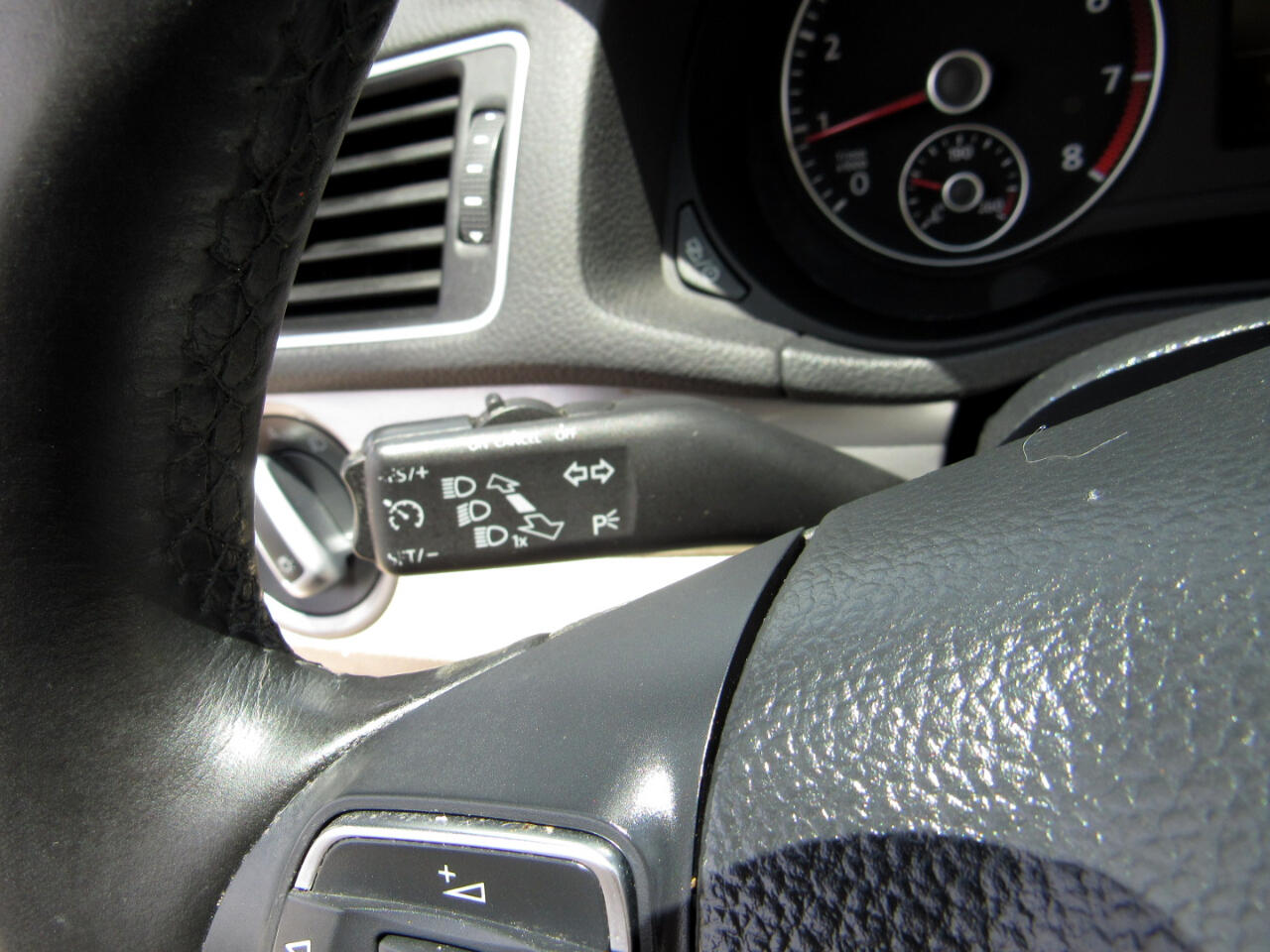 2015 Volkswagen Passat 1.8T S Image 43 of 53