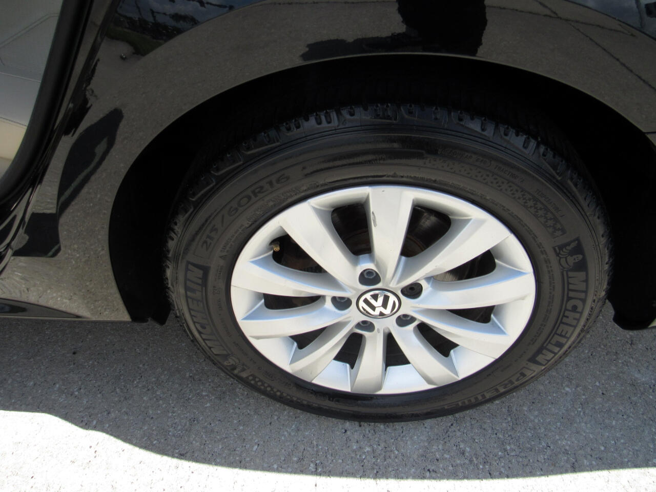 2015 Volkswagen Passat 1.8T S Image 10 of 53