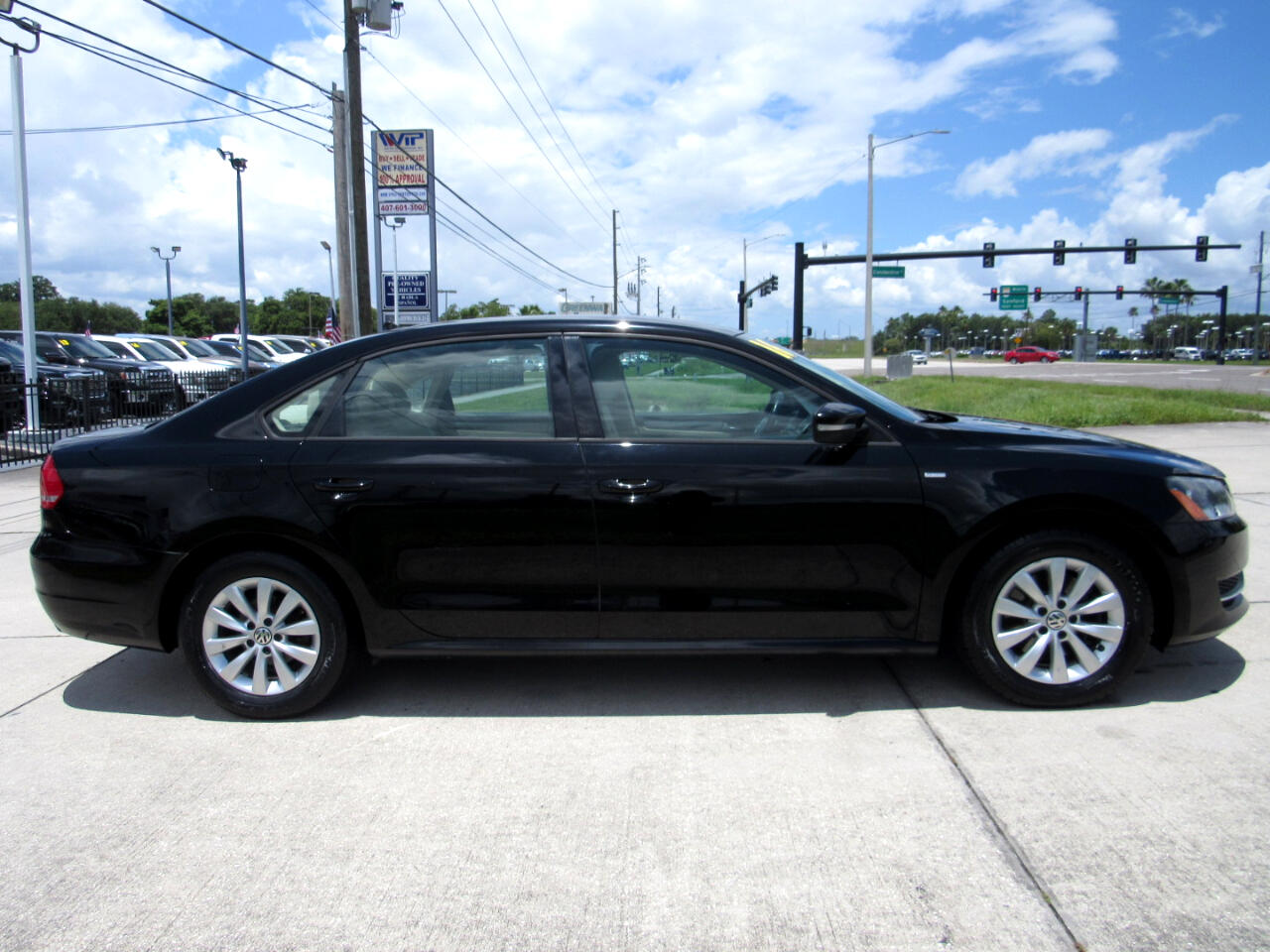2015 Volkswagen Passat 1.8T S Image 3 of 53