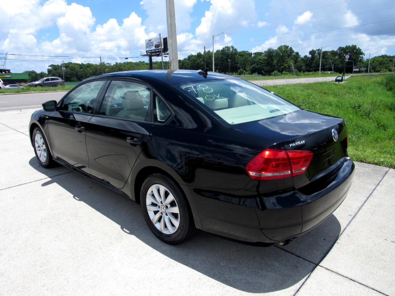2015 Volkswagen Passat 1.8T S Image 6 of 53