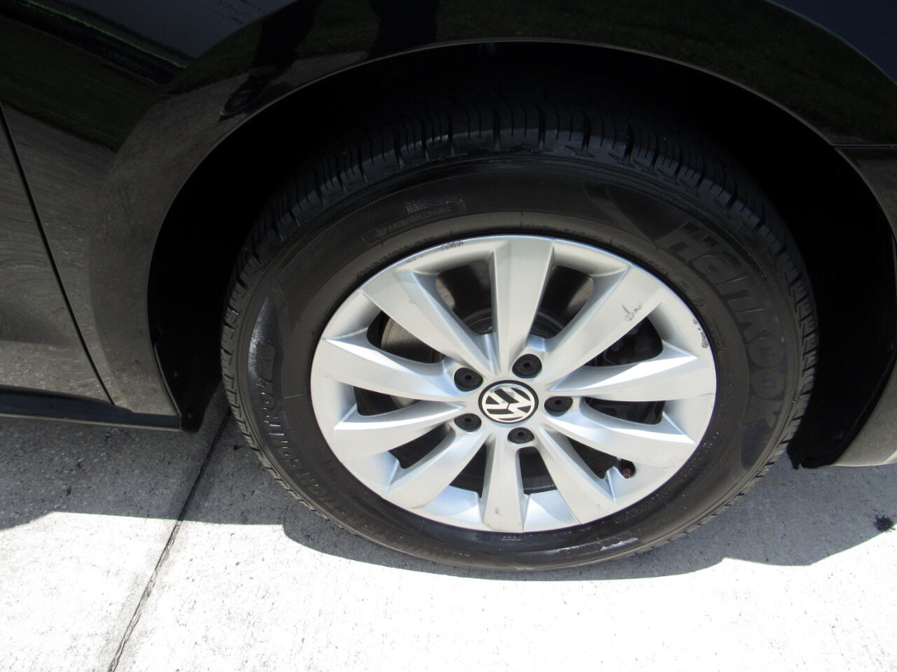 2015 Volkswagen Passat 1.8T S Image 9 of 53