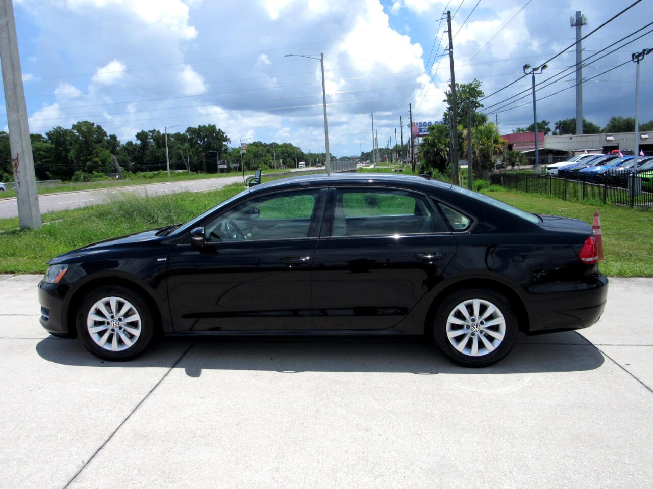 2015 Volkswagen Passat 1.8T S Image 7 of 53