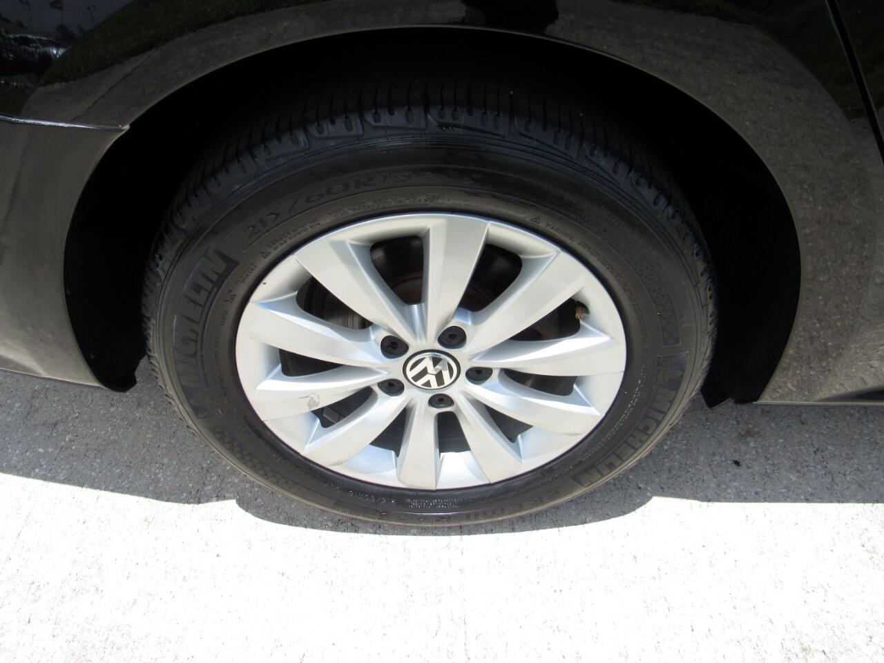 2015 Volkswagen Passat 1.8T S Image 11 of 53