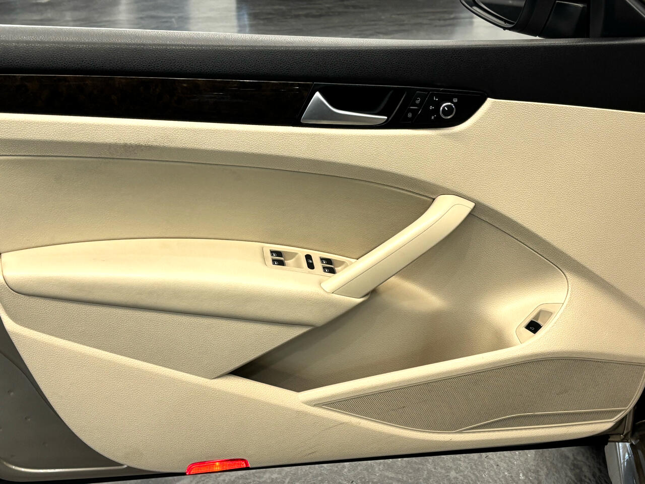 Vehicle image 25 of 30