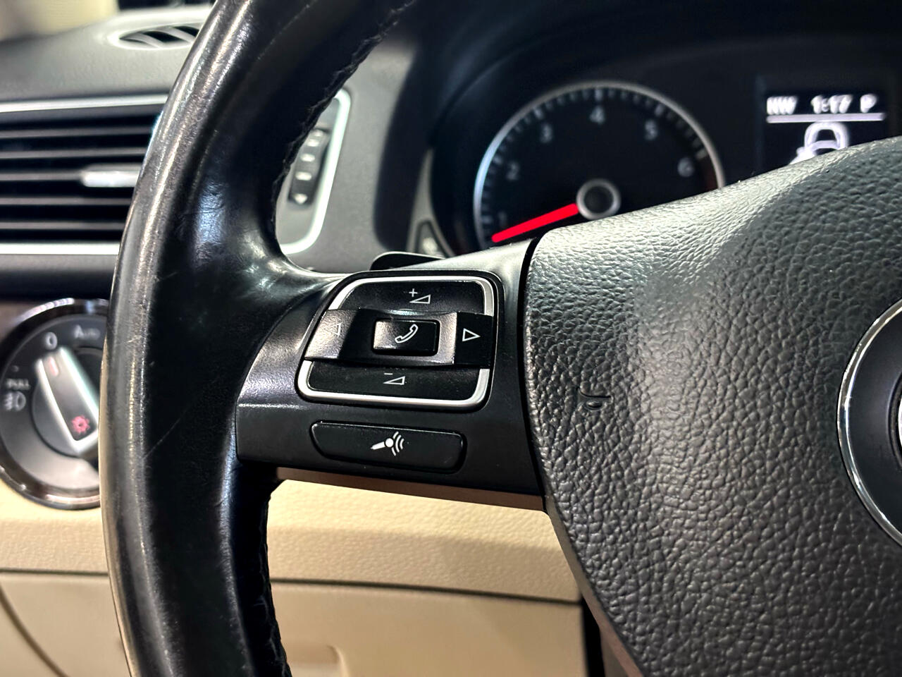 Vehicle image 28 of 30