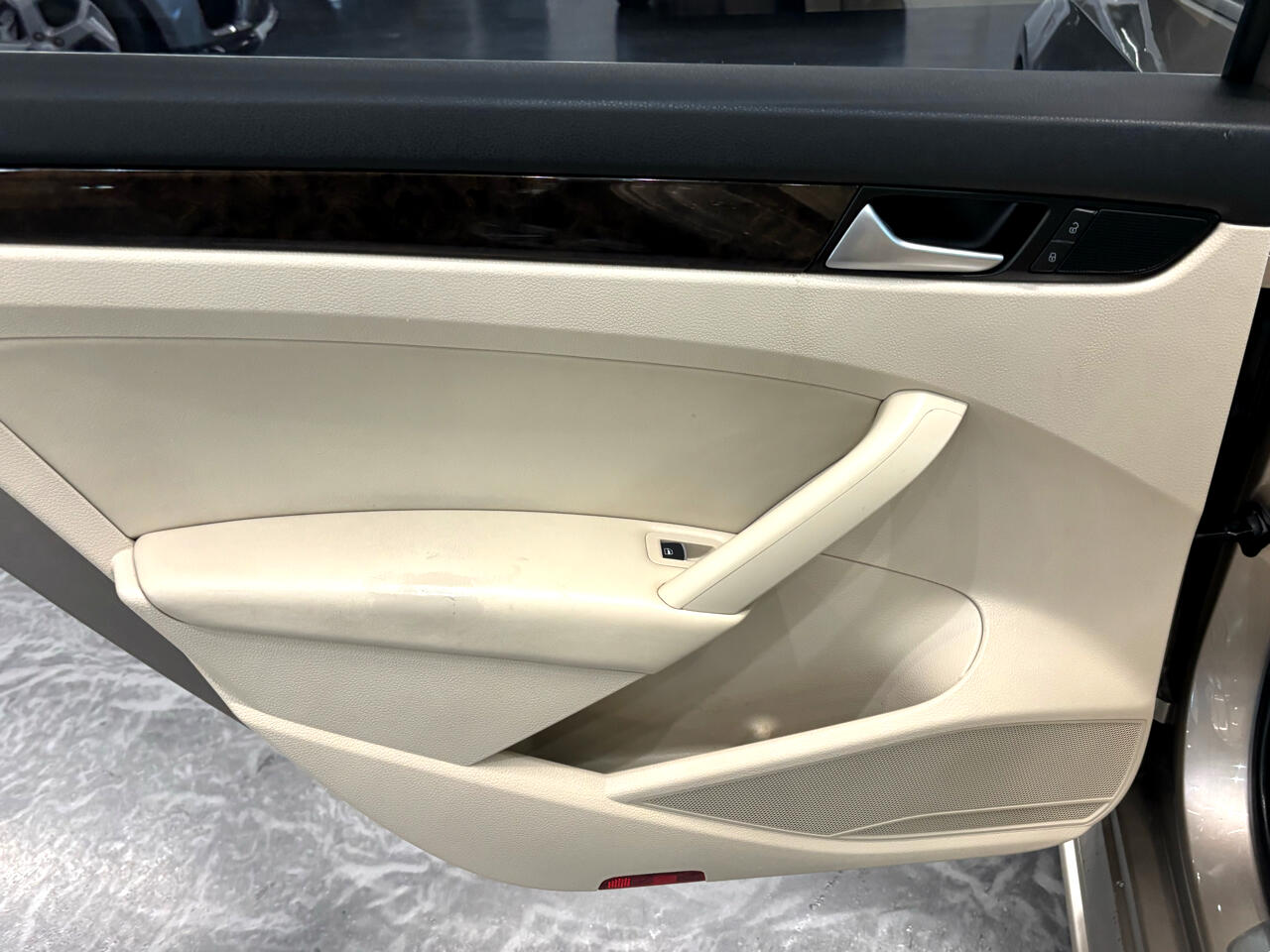 Vehicle image 24 of 30