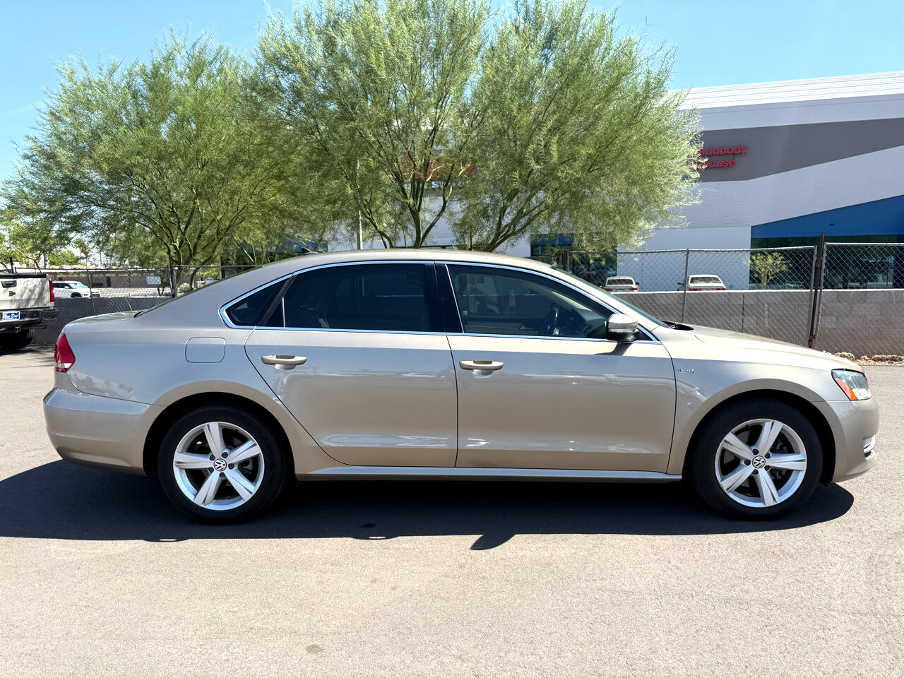 2015 Volkswagen Passat 1.8T Limited Image 4 of 13