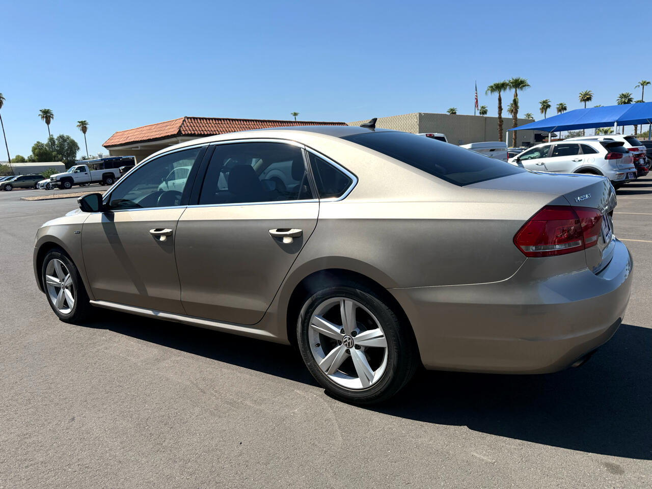 2015 Volkswagen Passat 1.8T Limited Image 7 of 13