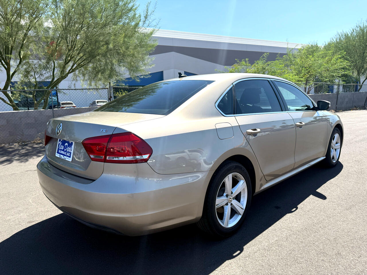 2015 Volkswagen Passat 1.8T Limited Image 5 of 13
