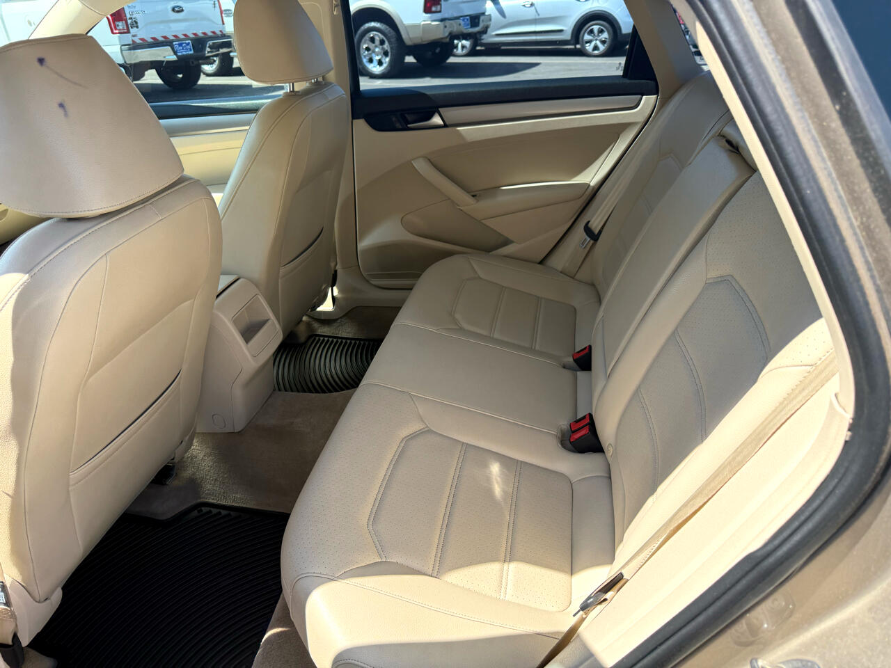 2015 Volkswagen Passat 1.8T Limited Image 10 of 13