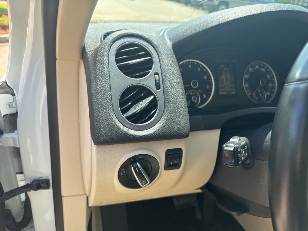 Vehicle image 15 of 21