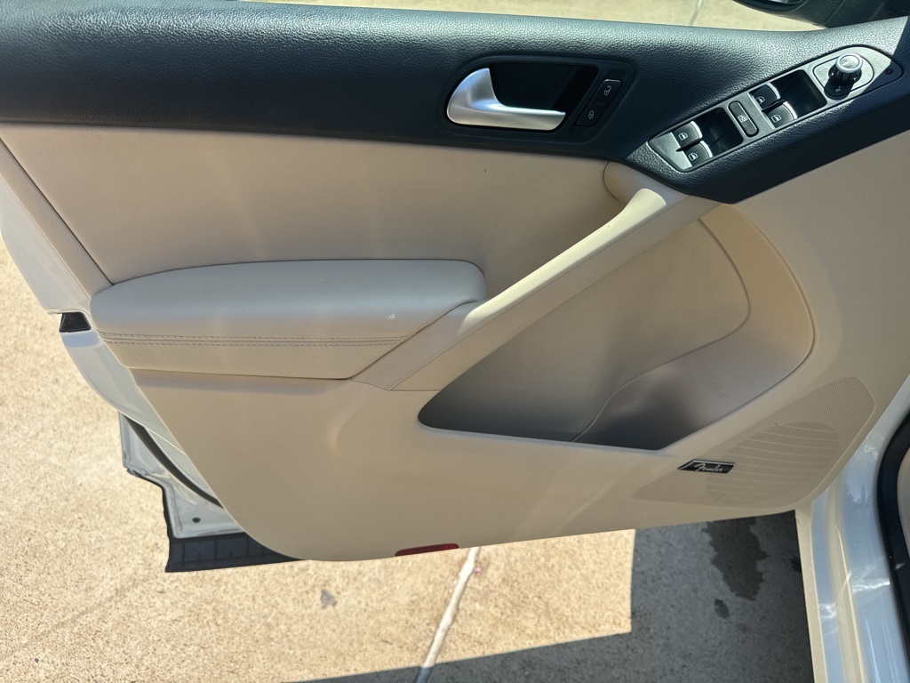 Vehicle image 13 of 21