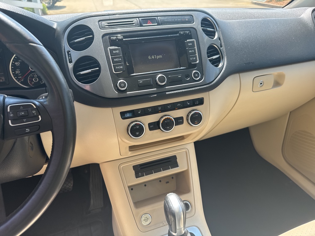 Vehicle image 17 of 21