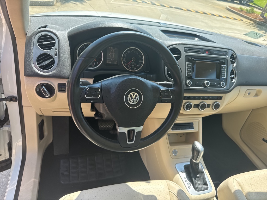 Vehicle image 16 of 21