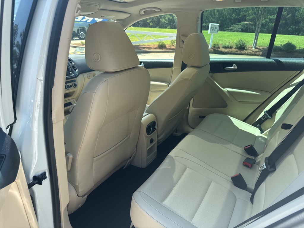 Vehicle image 20 of 21