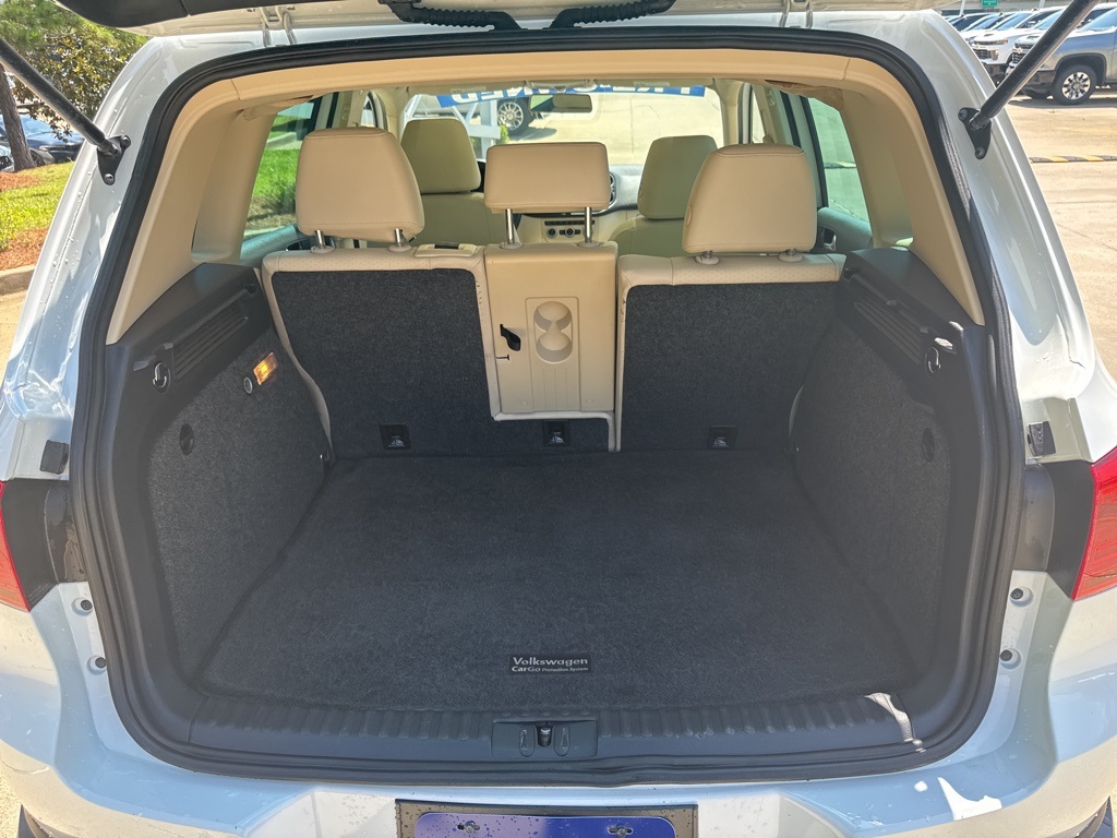 Vehicle image 10 of 21