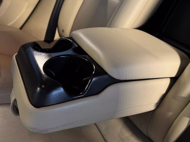 Vehicle image 23 of 25