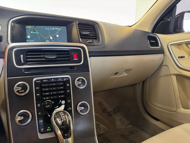 Vehicle image 17 of 25