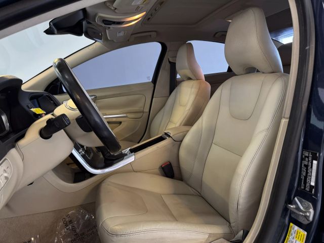 Vehicle image 14 of 25
