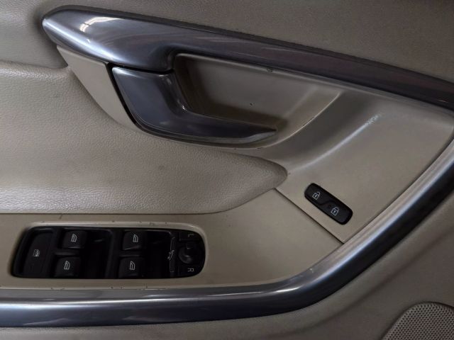 Vehicle image 13 of 25