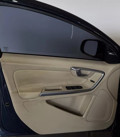 Vehicle image 12 of 25