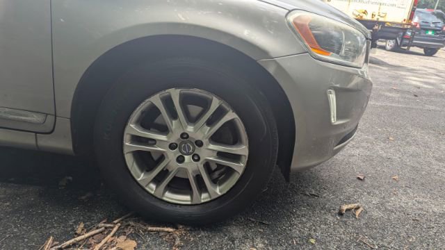 2015 Volvo XC60 3.2L Platinum Image 13 of 41