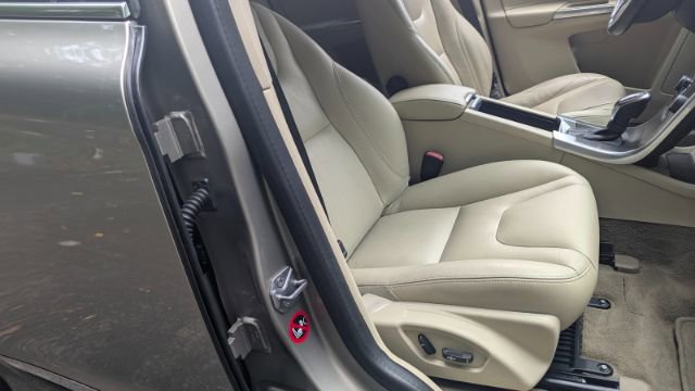 2015 Volvo XC60 3.2L Platinum Image 17 of 41