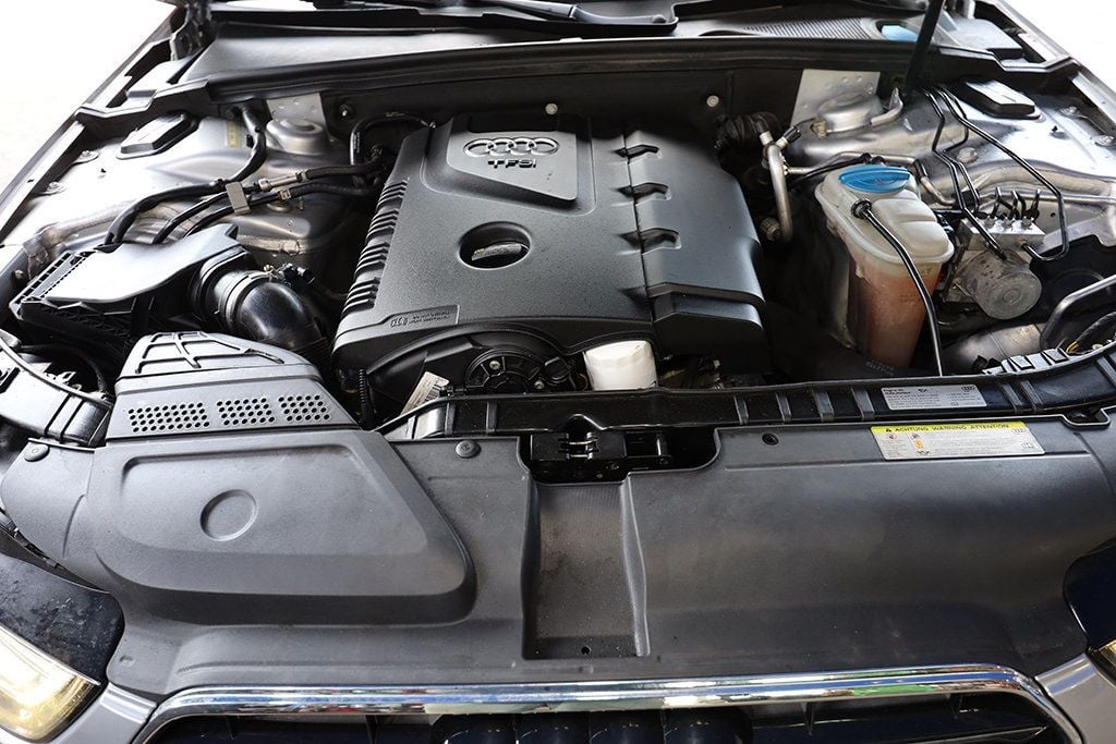 Vehicle image 33 of 34