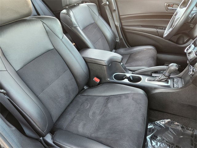 Vehicle image 10 of 23