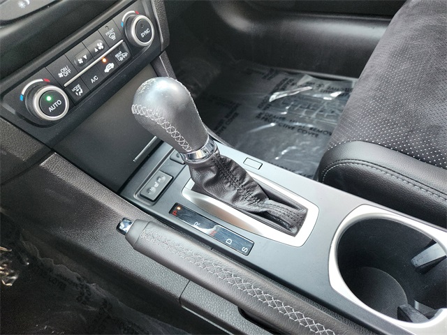 Vehicle image 18 of 23