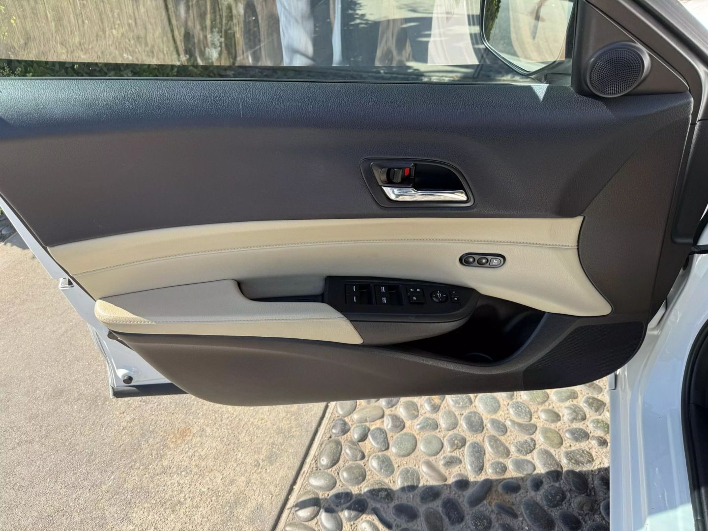 Vehicle image 14 of 31