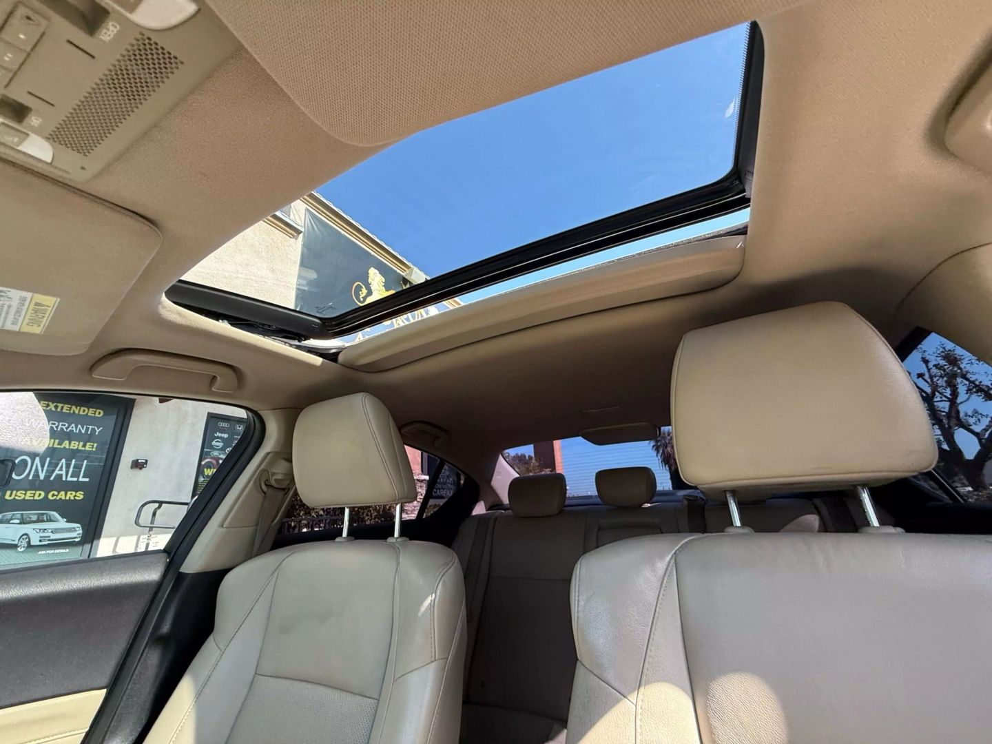 Vehicle image 28 of 31