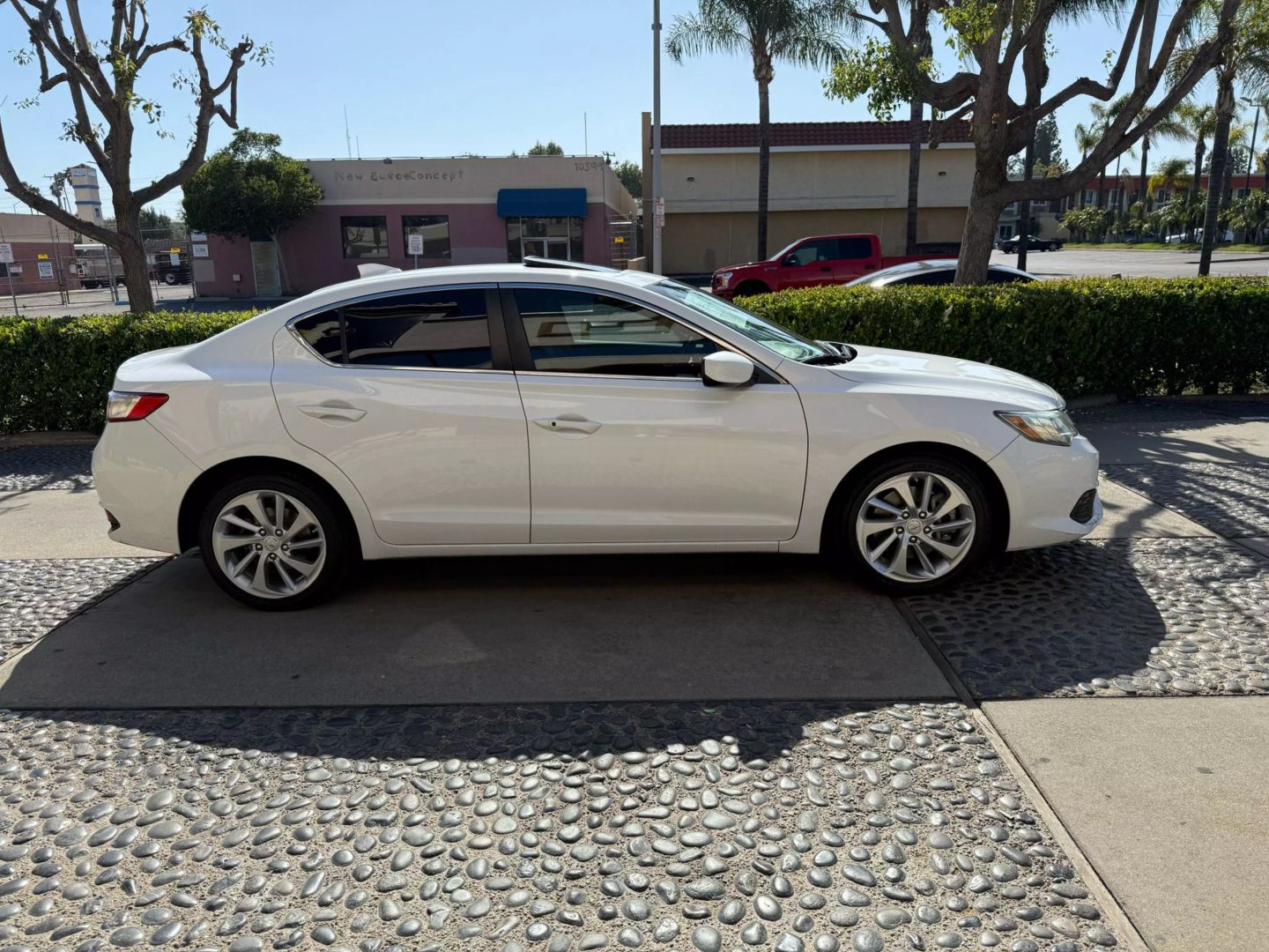 Vehicle image 4 of 31