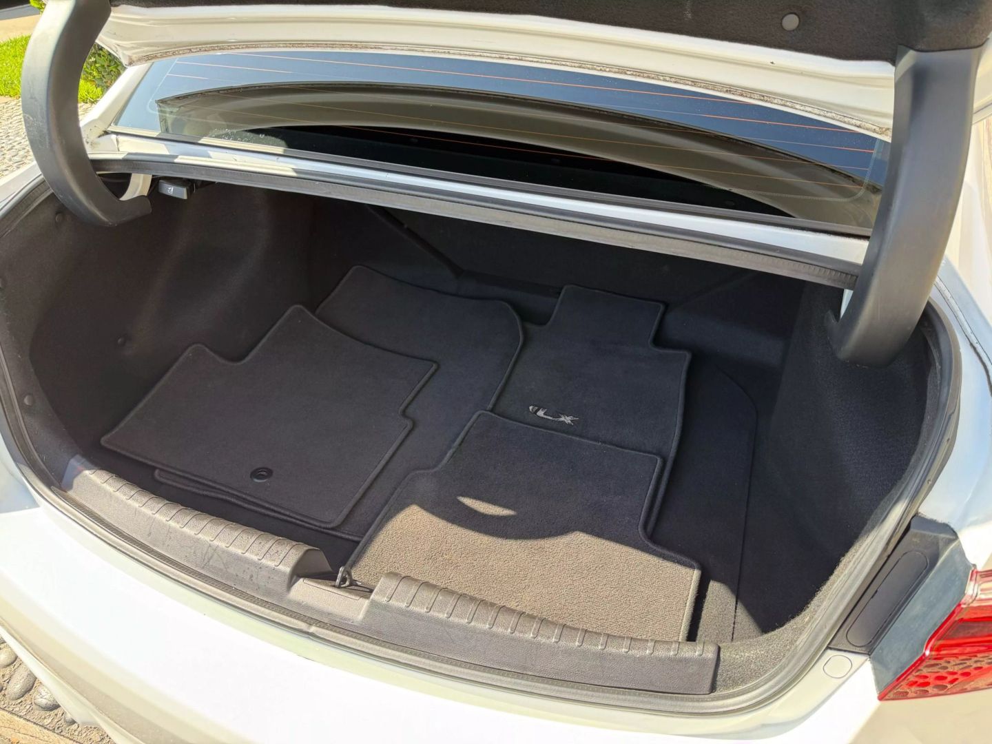 Vehicle image 17 of 31