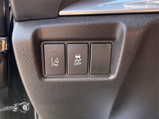 Vehicle image 24 of 27