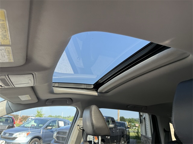 Vehicle image 15 of 27