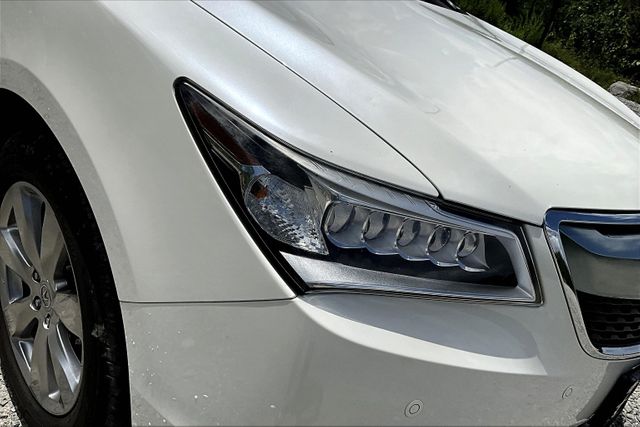 Vehicle image 25 of 34