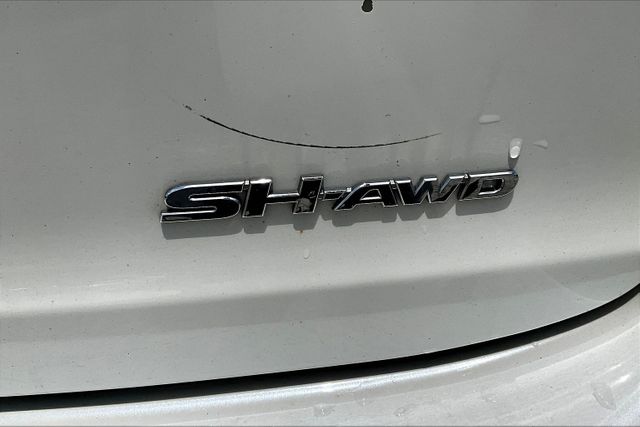 Vehicle image 32 of 34