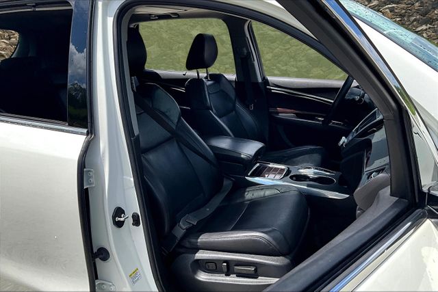 Vehicle image 10 of 34